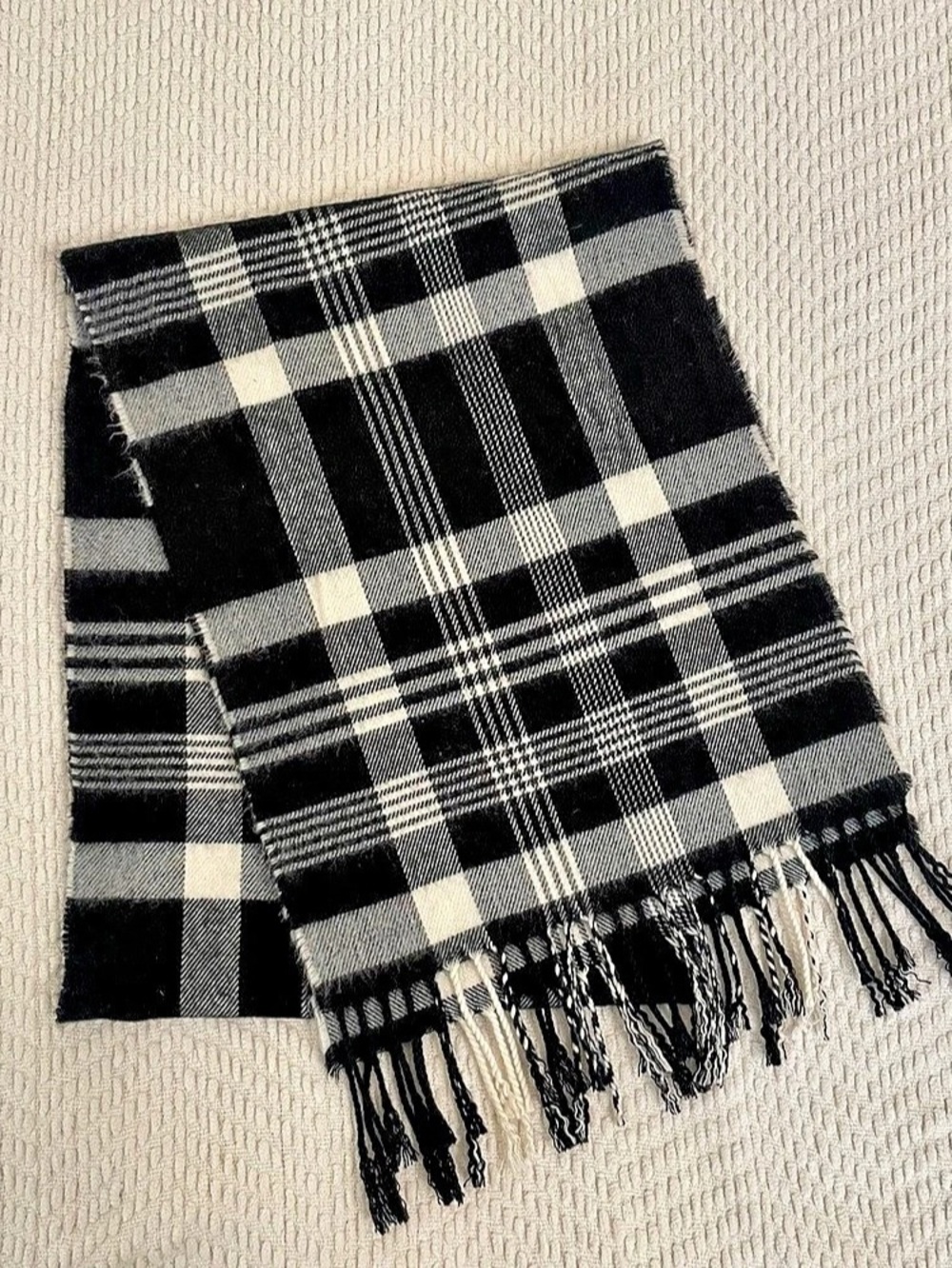Plaid Scarf in Black & White Like New